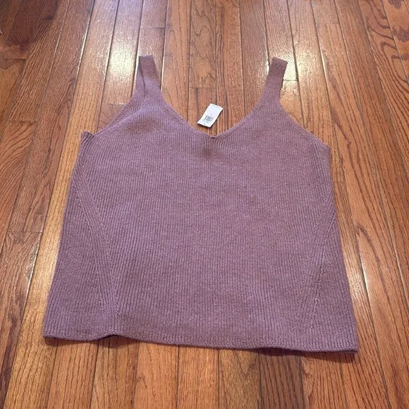 NWT Old Navy V Neck Rib-Knit Sweater Tank - Picture 3 of 7